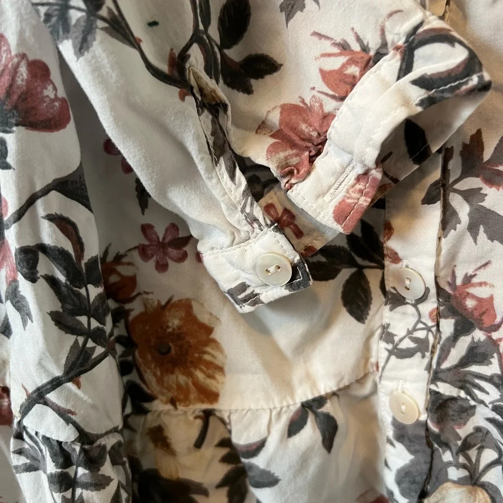 Kendall & Kyle Floral Top - Picture 2 of 6
